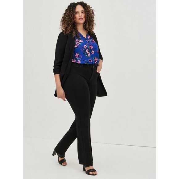 SOLD - Torrid Blouse Sz 0 L 12 Blue Floral Split Front Pullover Top Shirt Roses - Picture 2 of 8